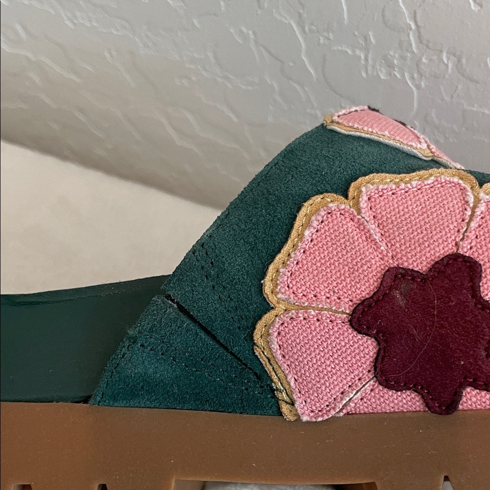 Chelsea& Violet Green Floral Embroidered clogs - Picture 4 of 11